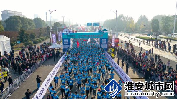 ＇2019洪泽湖国际半程马拉松鸣枪开跑