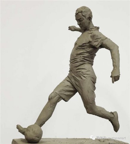绿茵场上的足球之四丨田跃民雕塑作品欣赏(泥稿)