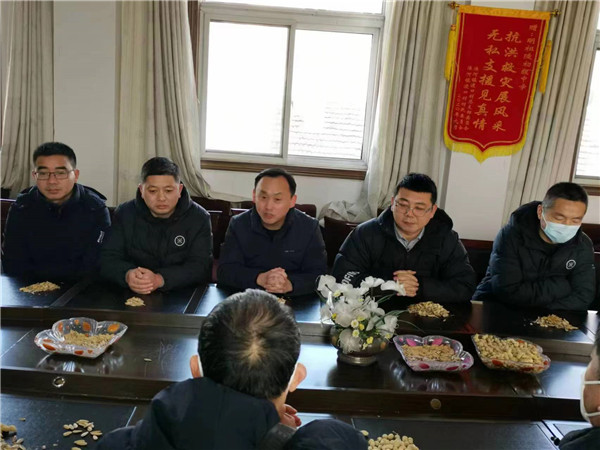 盱眙县明祖陵中学为退休教师举行光荣退休仪式