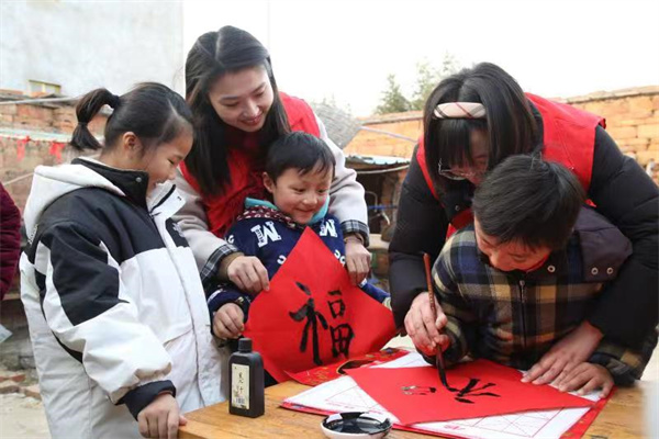 留守“福”娃迎新春——盱眙县管镇镇中心幼儿园开展冬日送温暖活动