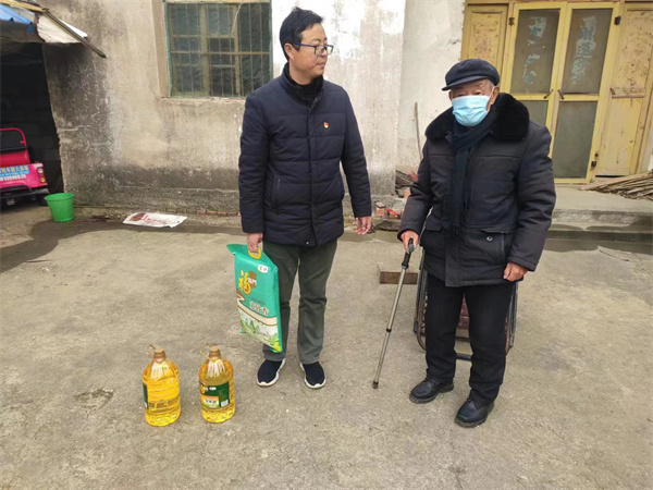 盱眙县维桥初级中学开展“暖冬走访  党恩传递”党员冬训活动