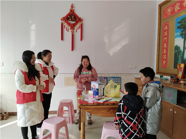 盱眙县黄花塘小学开展“元宵节送温暖”活动