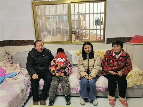 大手拉小手，真情暖元宵——盱眙县盱城街道中心小学组织“山爸山妈”关爱留守儿童活动