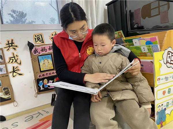 ​盱眙县城南中心幼儿园开展“书香伴读 情牵留守”阅读活动