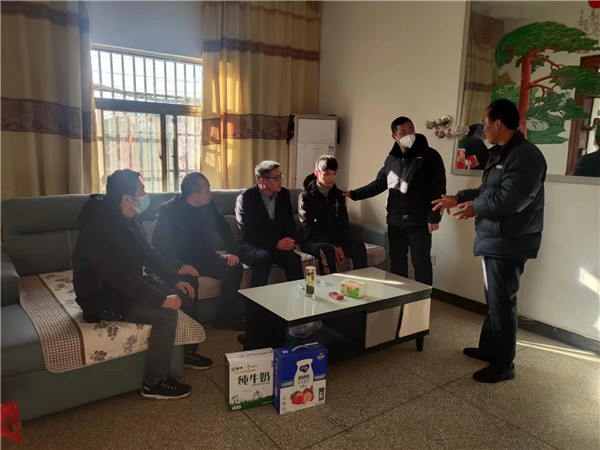 盱眙县兴隆初级中学党支部开展新春慰问活动