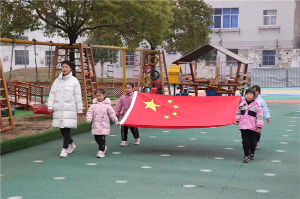 新学期  “心”启航——盱眙县官滩镇中心幼儿园举行新学期升旗仪式