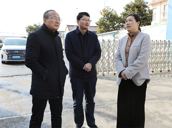 盱眙县副县长陈俊莅临第二高级中学视察学校工程进度