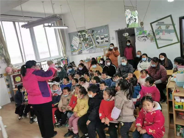 盱眙县仇集中心幼儿园中班组开展家长开放日活动