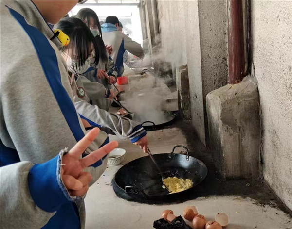 盱眙县马坝初中组织学生参加社会实践活动