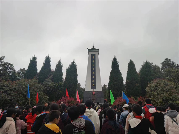 缅怀革命先烈，传承红色基因——盱眙县天泉湖镇古城小学开展清明祭扫活动