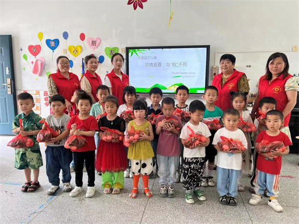 盱眙县黄花塘镇中心幼儿园开展“浓情盛夏，与‘粽’不同”端午节活动