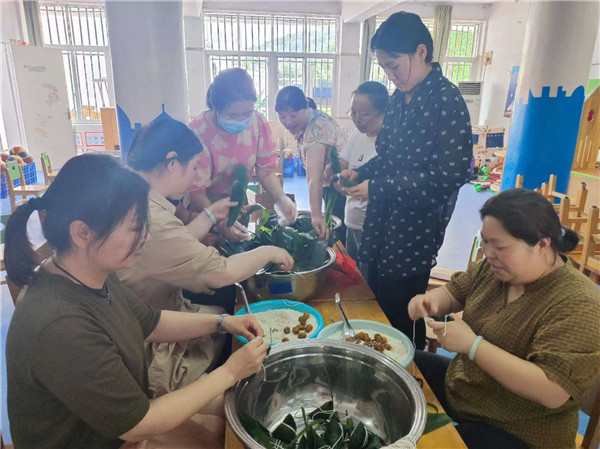 情满端午，粽叶飘香——盱眙县实验幼儿园举行“迎端午包粽子”活动