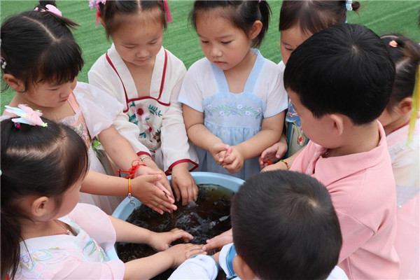 童心遇端午 快乐在发芽——盱眙县明祖陵中心幼儿园开展迎端午节暨大班毕业典礼活动