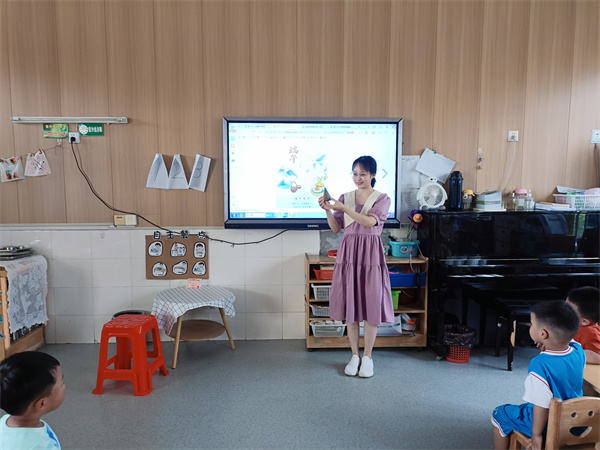 盱眙县马坝镇中心幼儿园开展“粽香扑鼻 童心绽放”主题活动