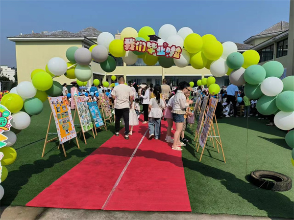 盱眙县马坝镇中心幼儿园举行“放飞梦想 快乐成长”大班毕业典礼