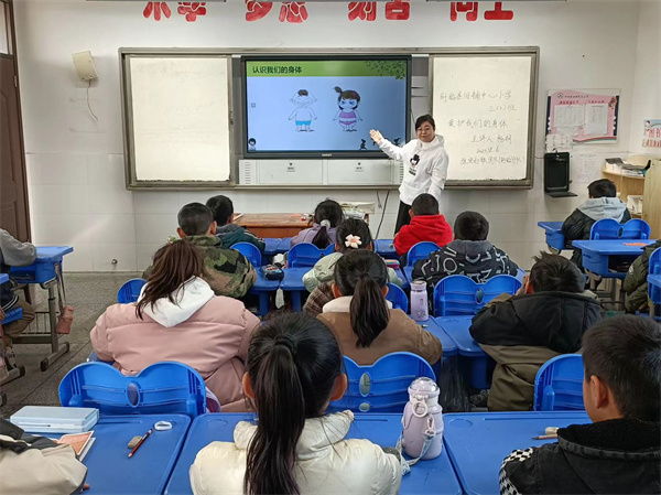 守护花蕾 呵护花开——盱眙县旧铺中心小学开展“女童保护”公益课程宣讲活动