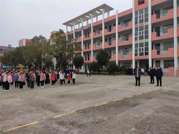 历史不容忘却 吾辈更当自强——盱眙县铁佛中心小学开展“国家公祭日”主题教育活动