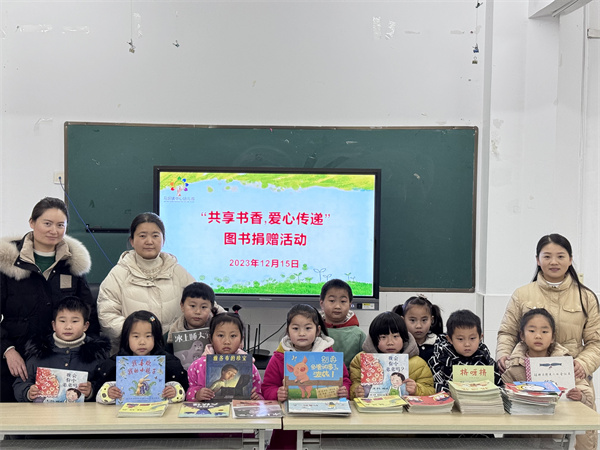 盱眙县马坝镇中心幼儿园开展“共享书香 爱心传递”图书捐赠活动