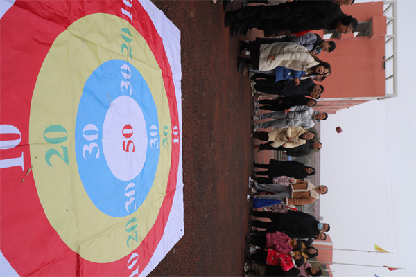 “师”展活力 “趣”享运动——盱眙县铁佛小学举行“喜迎新春，欢度元旦”教职工趣味比赛活动