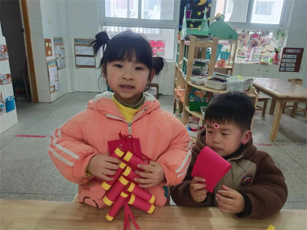 盱眙县黄花塘镇中心幼儿园开展“情暖冬天 喜迎元旦”活动