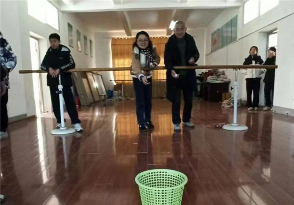 盱眙县黄花塘初级中学举行“庆元旦 迎新年”教职工趣味运动会