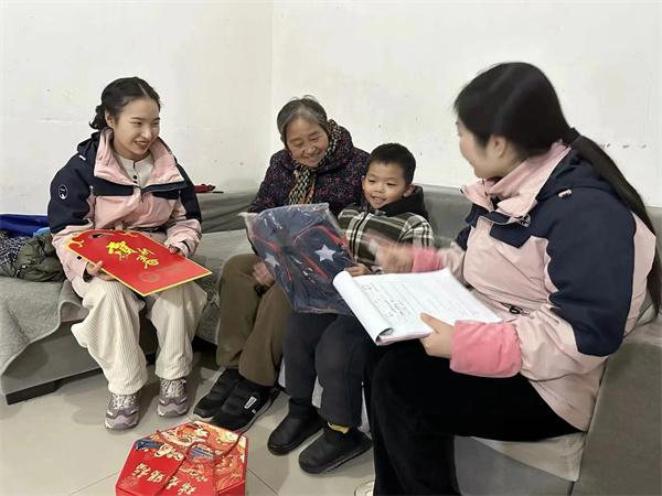 携爱同行 育见美好——盱眙县城南中心幼儿园开展资助育人助学家访活动