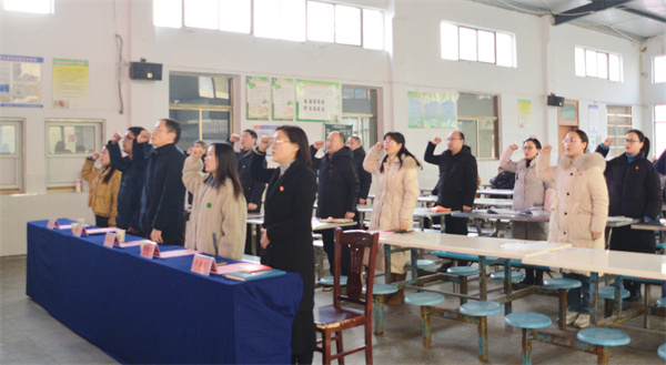 盱眙县维桥小学党支部开展“以思促做”主题党日活动