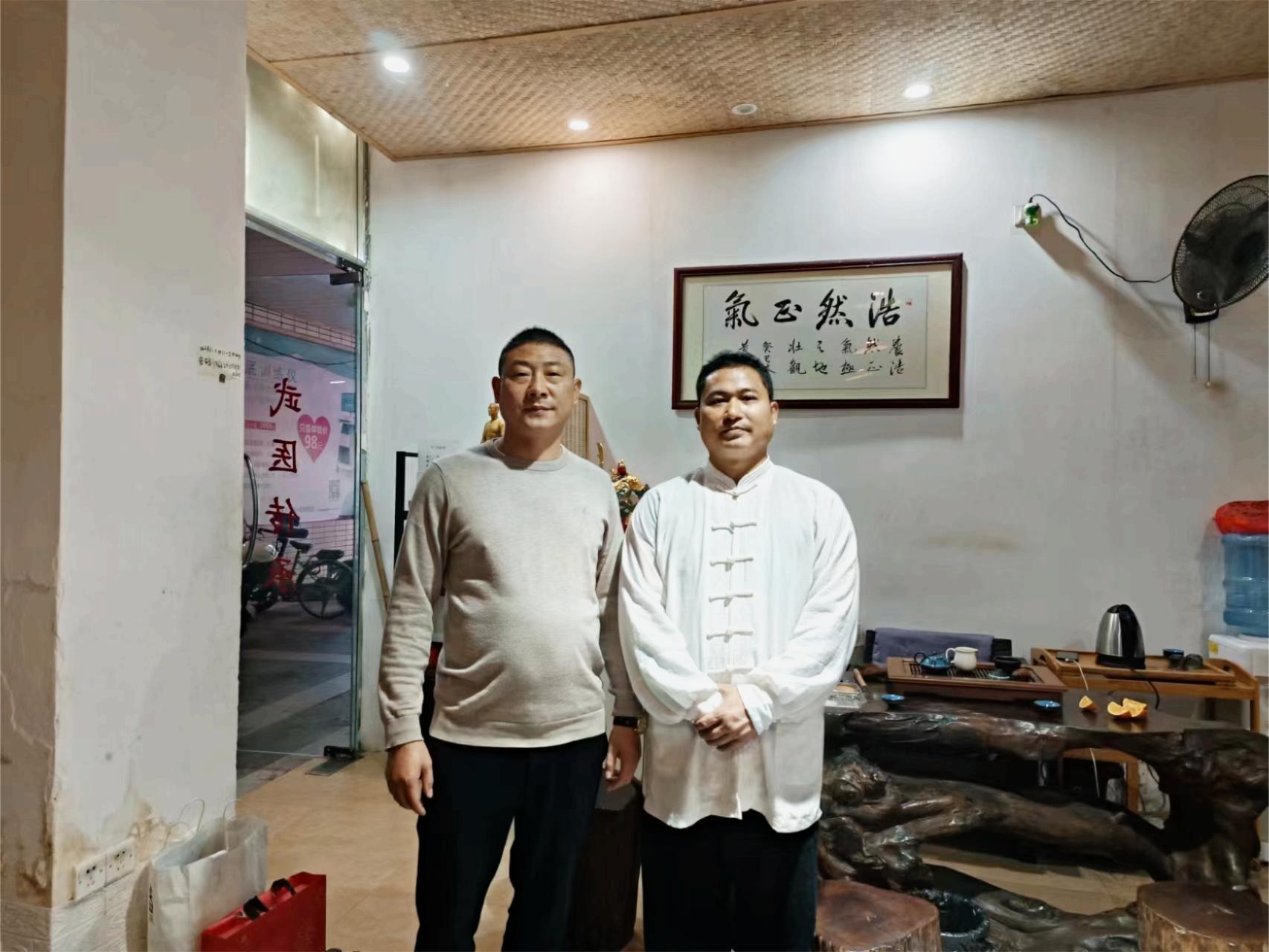 发扬红十字精神 共创和谐校园