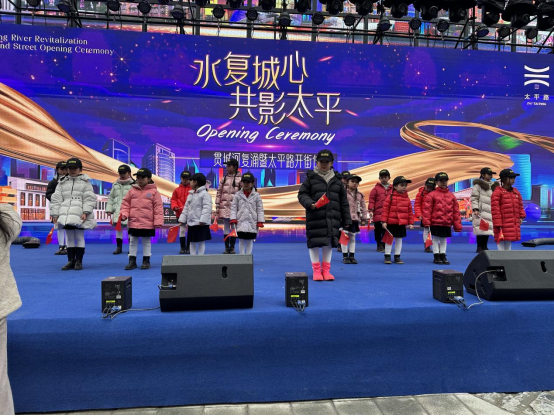贵阳市网红街太平路开街仪式，荷塘月色音乐中心16名学员参与表演《林城谣