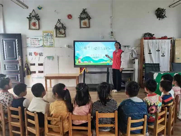 盱眙县仇集中心幼儿园开展清明节志愿服务活动