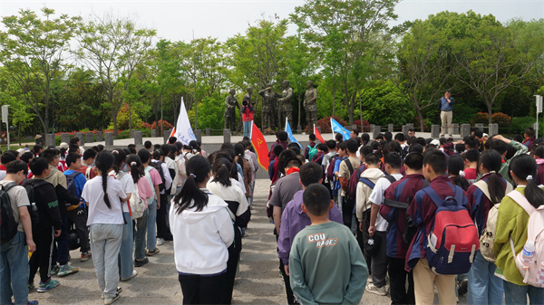 盱眙县天泉湖小学赴铁山寺参加社会实践活动