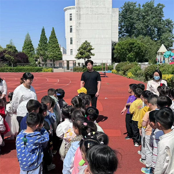 “临“震”不乱 安全“童”行——盱眙县明祖陵中心幼儿园开展防震减灾逃生演练活动