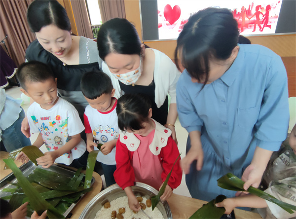 “资”润童心 感恩同行——盱眙县北苑新城幼儿园开展资助育人活动