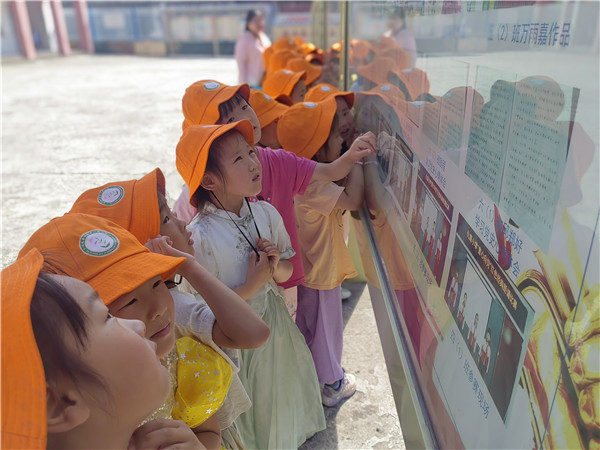 初遇小学  感悟成长——盱眙县仇集中心幼儿园开展幼小衔接参观活动