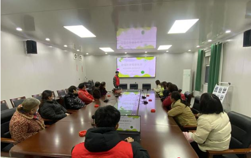 青年志愿者走进新兴社区开展健康知识讲座