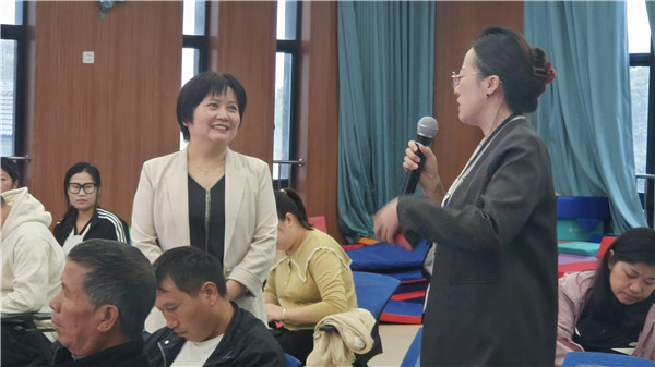 家庭教育宣讲进校园 ，助力家长“遇见更好的自己”