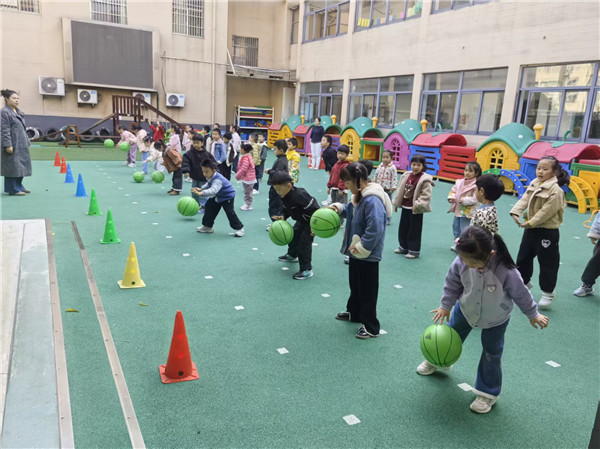 阳光正好，童趣飞扬——盱眙县第三实验幼儿园开展体适能训练活动