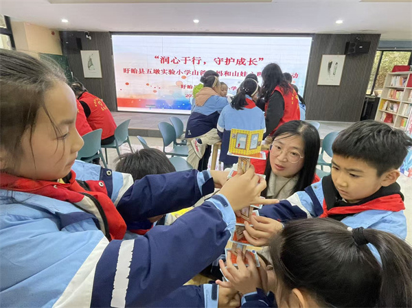 爱满江苏志愿行 暖心相伴共成长——盱眙县五墩实验小学“山爸山妈”携“山娃”开展心理团建志愿服务活动