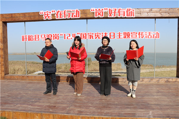 ＂文化超市进社区＂从书香中读法，在趣味里学宪