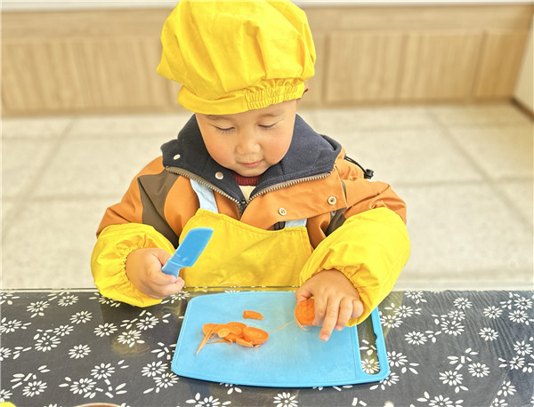 盱眙县盱城街道中心幼儿园开展大雪节气主题活动