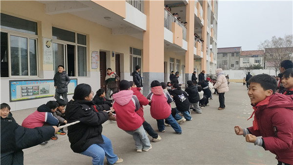 “绳”彩飞扬齐欢畅  活力校园迎新年——盱眙县管镇中心小学举办庆祝元旦