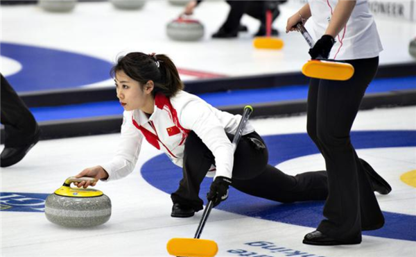 冰壶世锦赛中国女队力挫苏格兰 王芮率队三连胜