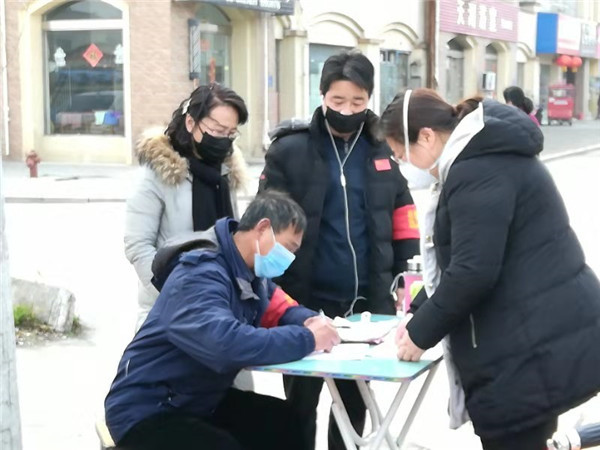 战“疫”时刻：他，30天没回过一次家