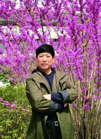 指墨画家邓荣明即将出版纪念五四运动100周年明信片