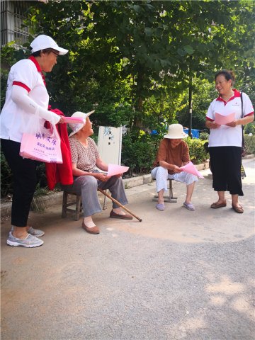 江苏省新沂市红十字协会志愿者 积极参与全国文明城市创建工作
