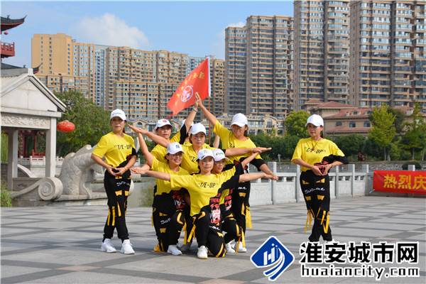 百名市民齐跳曳步舞庆祝淮安市运河曳步舞团成立一年