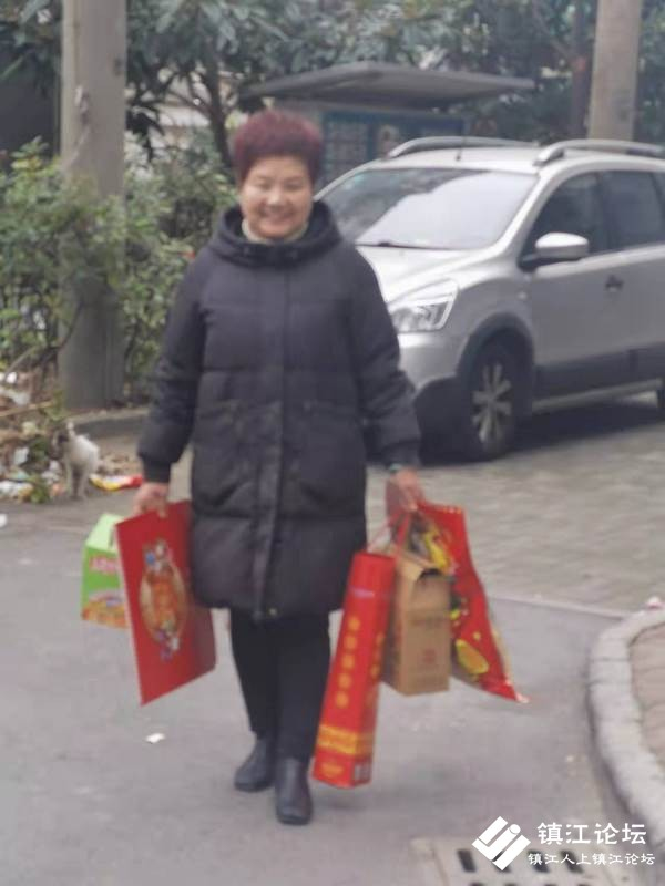 镇江爱企老总给困境学生送温暖
