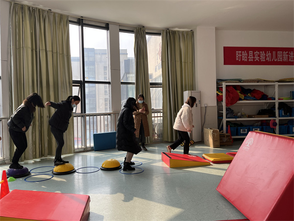 春日暖阳 乐享运动——盱眙县实验幼儿园组织教师进行体适能培训