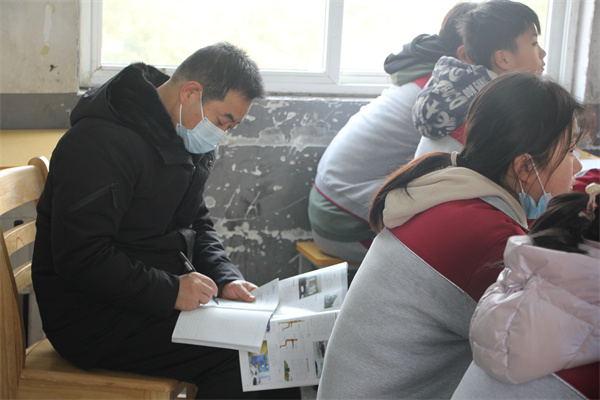 春风化雨日    扬帆正当时  ——盱眙县教体局来马坝初级中学进行教学视导