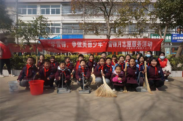 盱眙县天泉湖镇中心小学扎实开展 “学习雷锋精神，争做美德少年”活动
